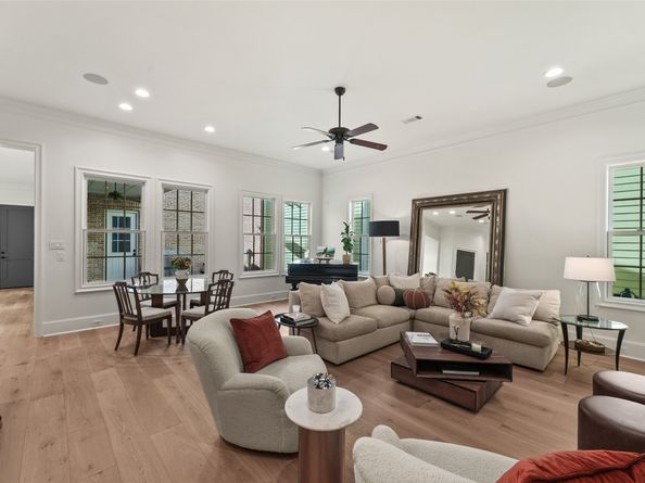 41 N Bay Boulevard, The Woodlands TX 77380