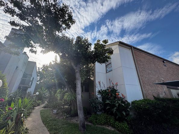 10053 Westpark Drive 298, Houston TX 77042