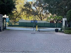 1221 Wynden Court, Houston TX 77056