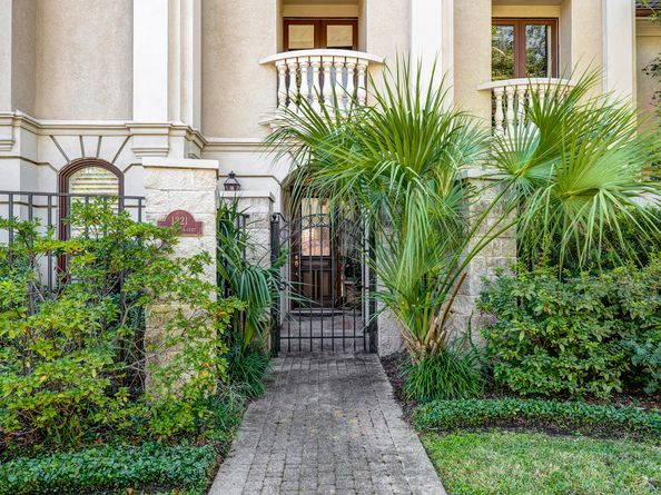 1221 Wynden Court, Houston TX 77056