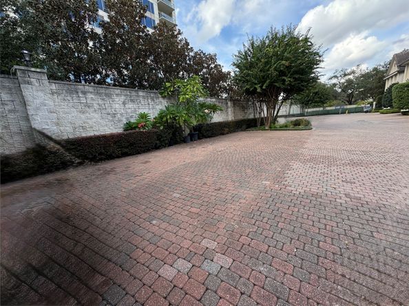 1221 Wynden Court, Houston TX 77056