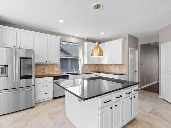 78 S Bardsbrook Circle, The Woodlands TX 77382