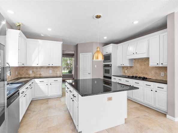 78 S Bardsbrook Circle, The Woodlands TX 77382