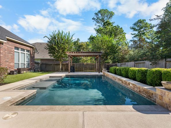78 S Bardsbrook Circle, The Woodlands TX 77382