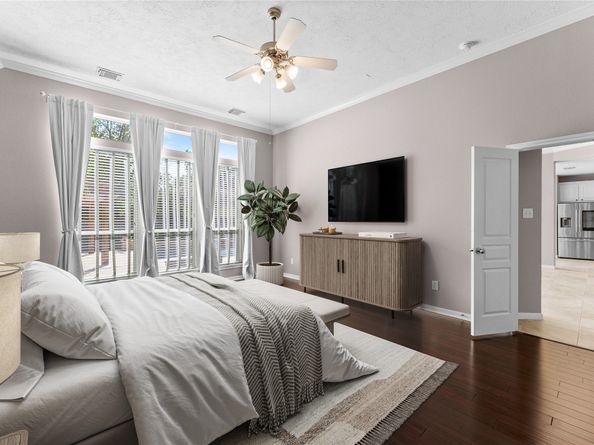 78 S Bardsbrook Circle, The Woodlands TX 77382