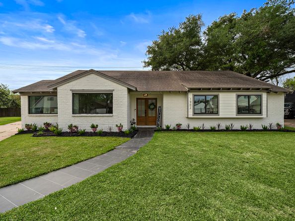 1902 Knoboak Circle, Houston TX 77080