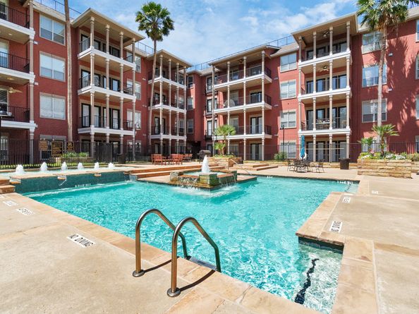 2400 Mccue Road 333, Houston TX 77056