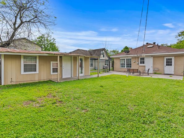 5217 Claremont Street, Houston TX 77023