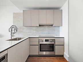 1701 Hermann Drive 24A, Houston TX 77004