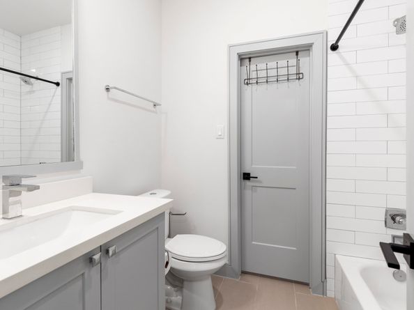 846 Wakefield Drive B, Houston TX 77018