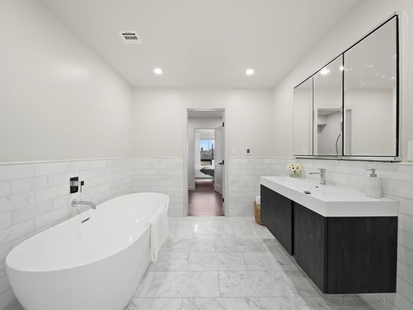 1110 River Rd 102, Edgewater NJ 07020