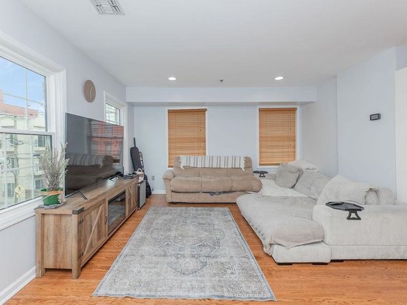 354 3rd St 3, Jersey City NJ 07302
